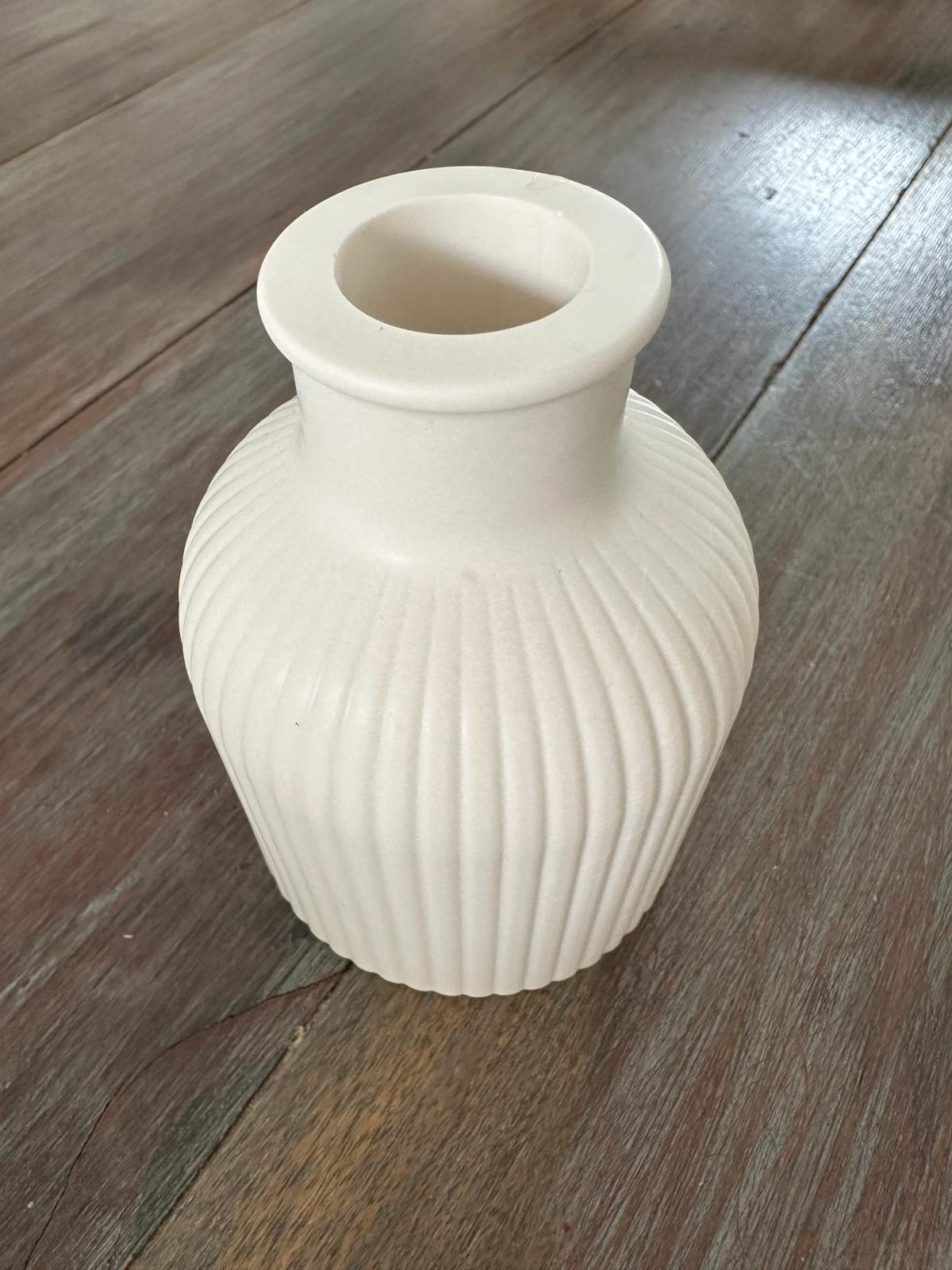 Vase strié