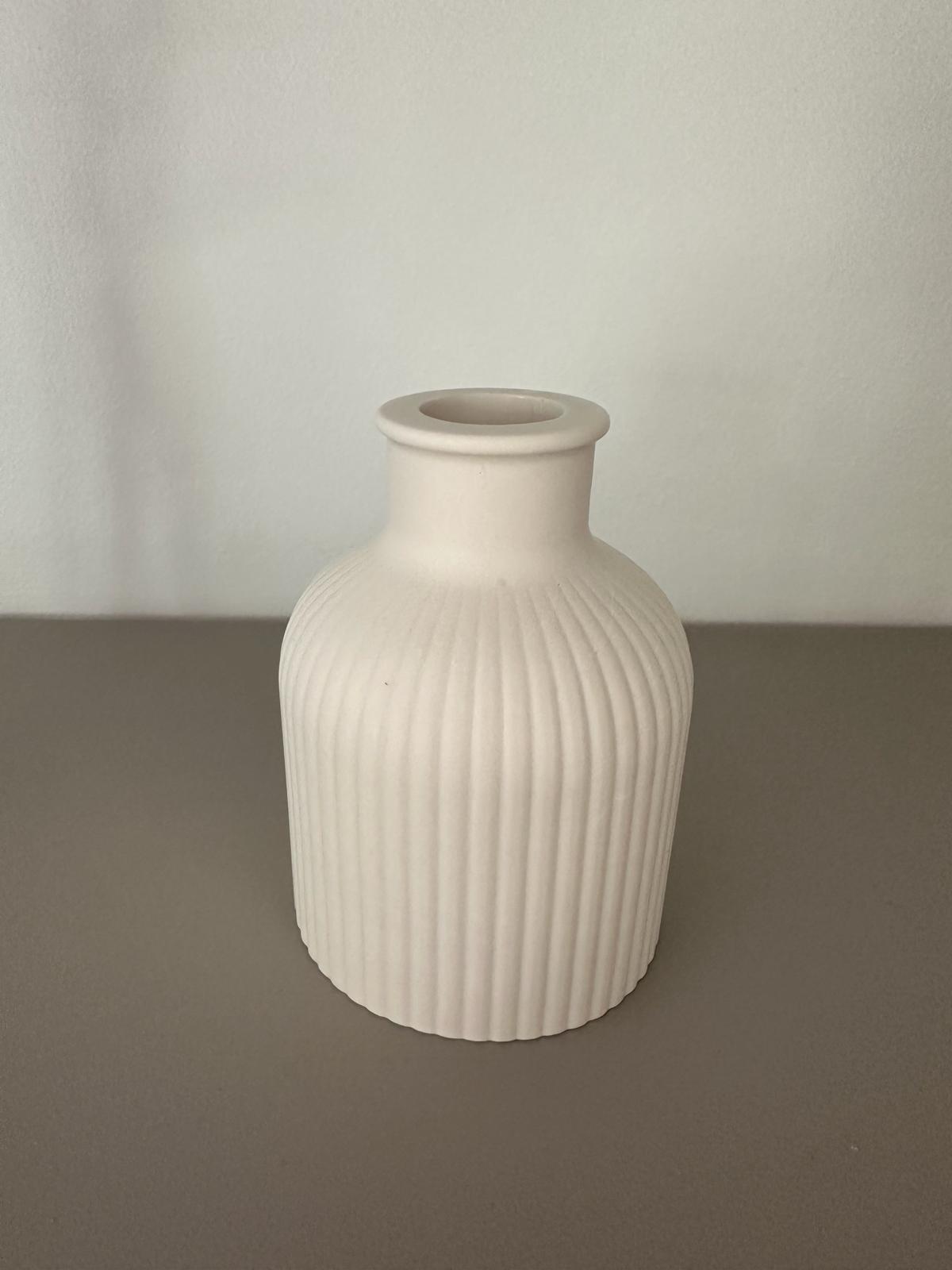 Vase strié