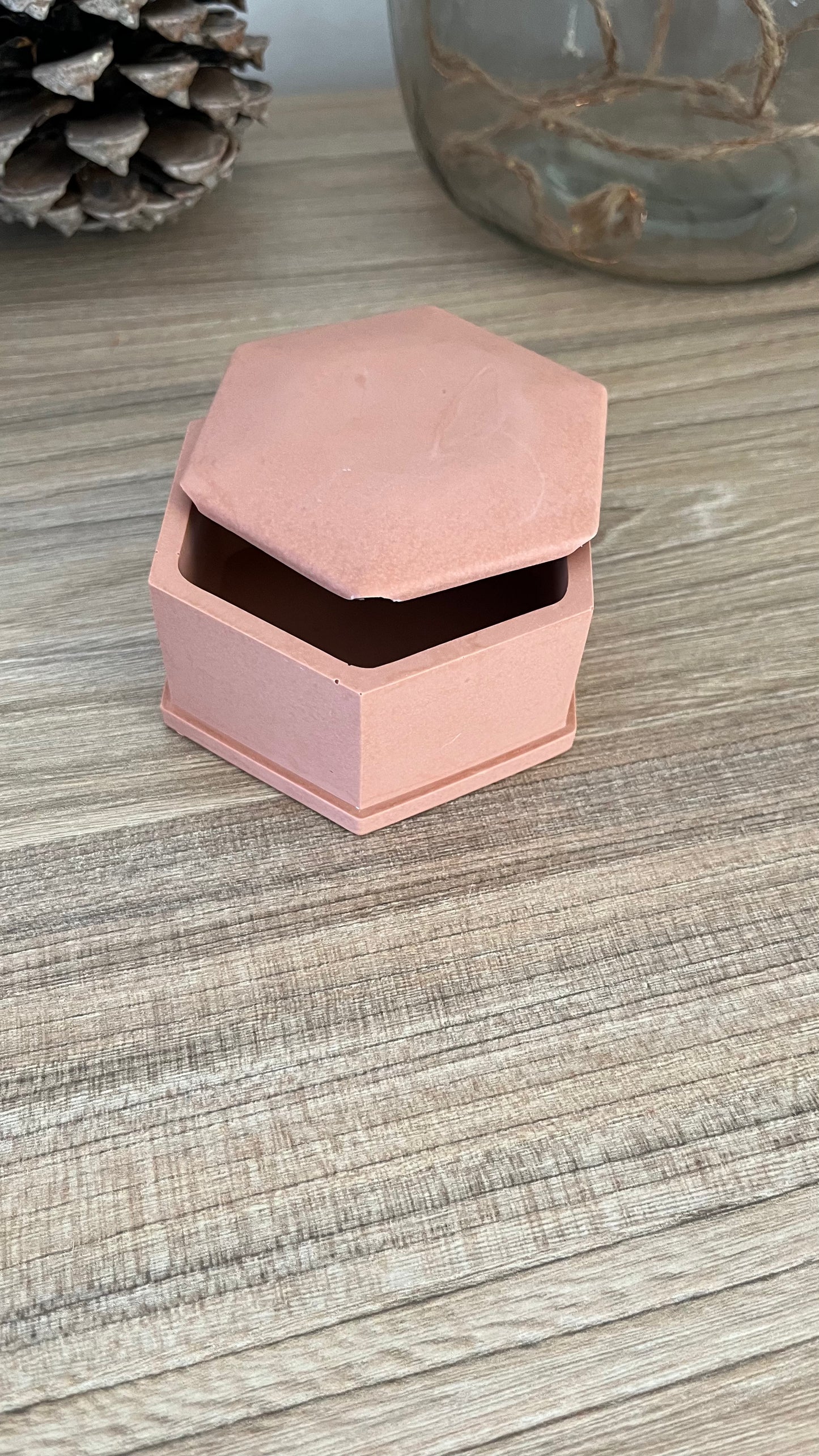 Boîte hexagonale avec couvercle