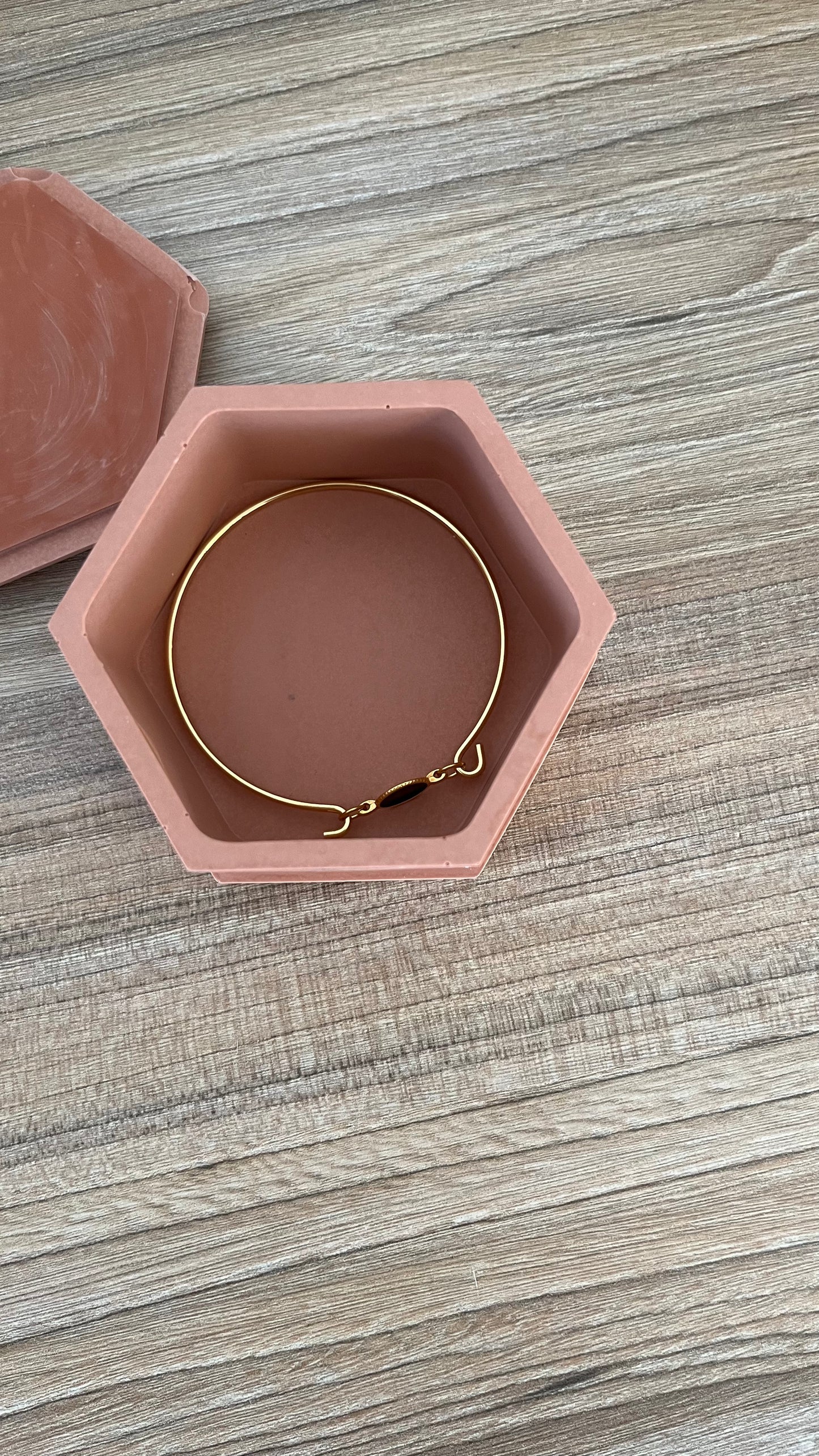 Boîte hexagonale avec couvercle