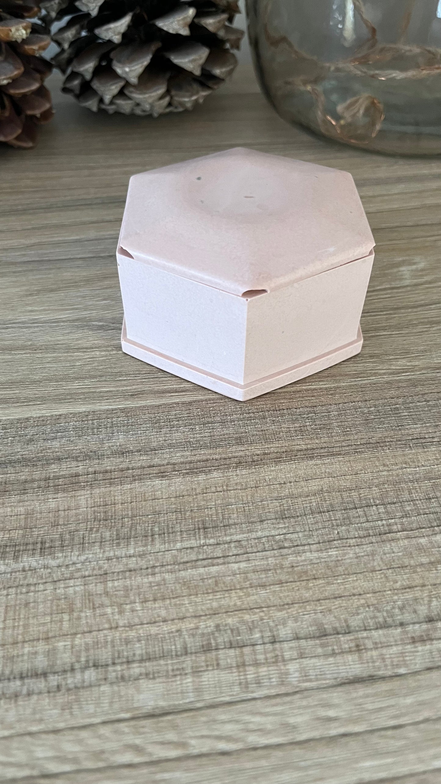 Boîte hexagonale avec couvercle
