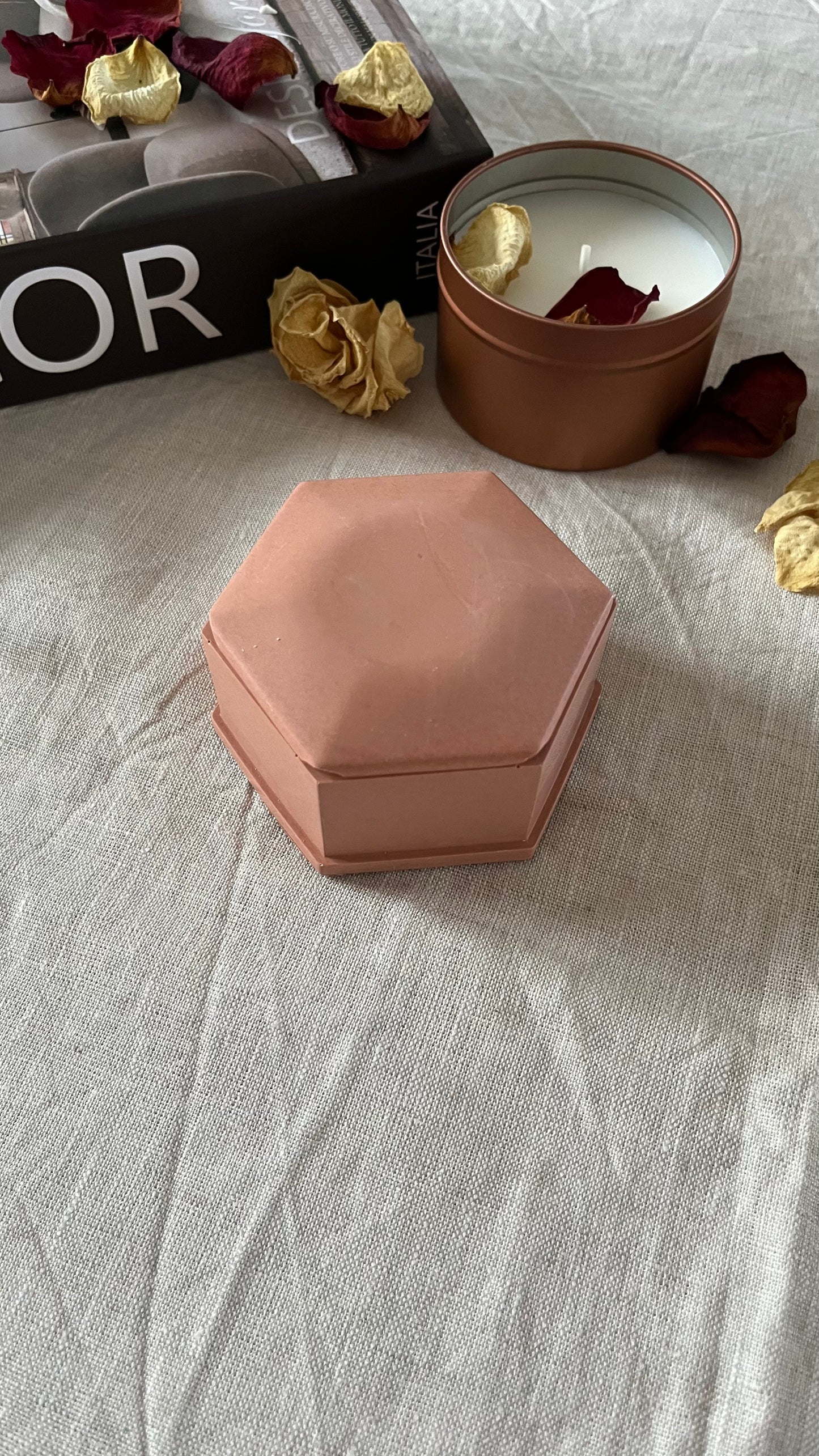 Boîte hexagonale avec couvercle