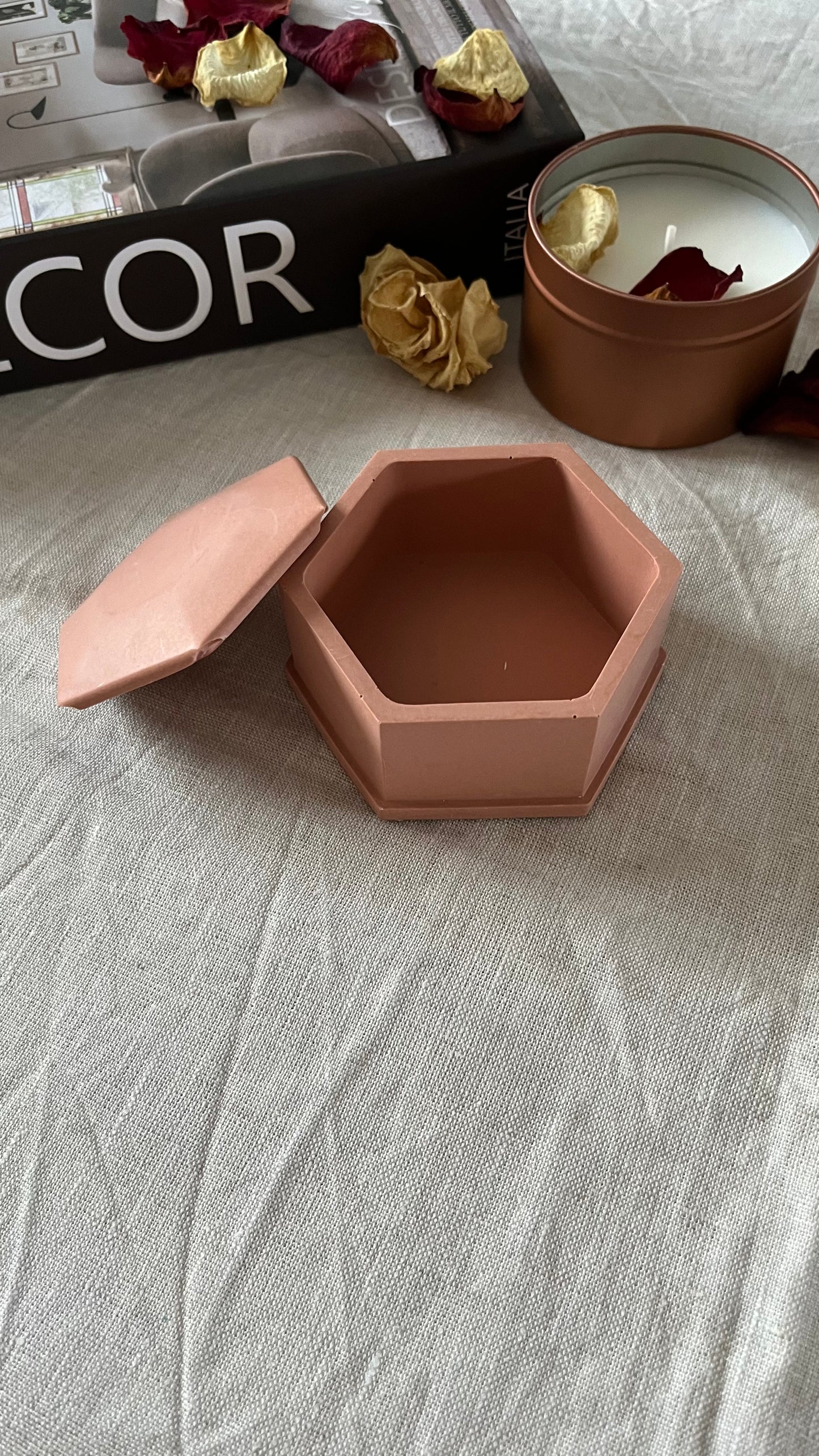 Boîte hexagonale avec couvercle